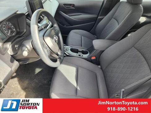 Used 2025 Toyota Corolla LE image 13