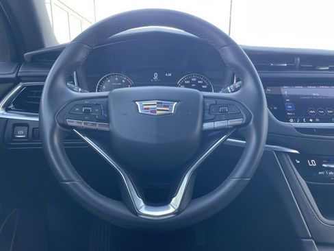 Certified 2025 Cadillac XT6 Luxury image 13