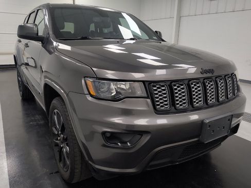 Used 2019 Jeep Grand Cherokee Altitude AWD/4WD image 14