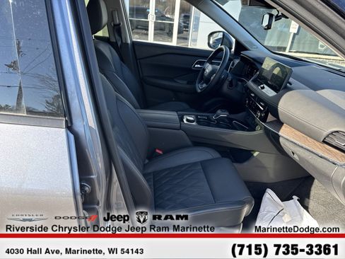 Used 2025 Nissan Rogue Platinum w/ Platinum Premium Package image 27