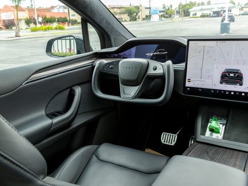 Used 2022 Tesla Model X AWD/4WD image 31
