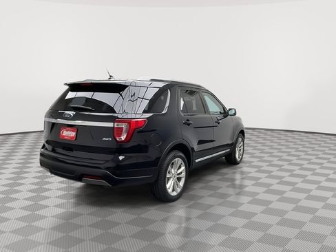 Used 2019 Ford Explorer XLT w/ Equipment Group 202A AWD/4WD image 43