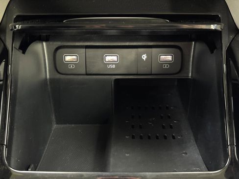 Used 2023 Kia Sorento SX image 31