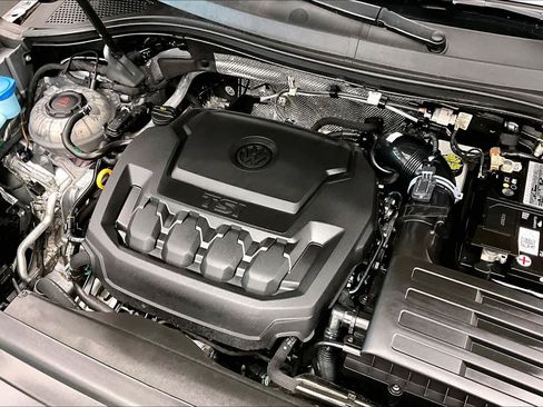 Used 2023 Volkswagen Tiguan SE R-Line image 30