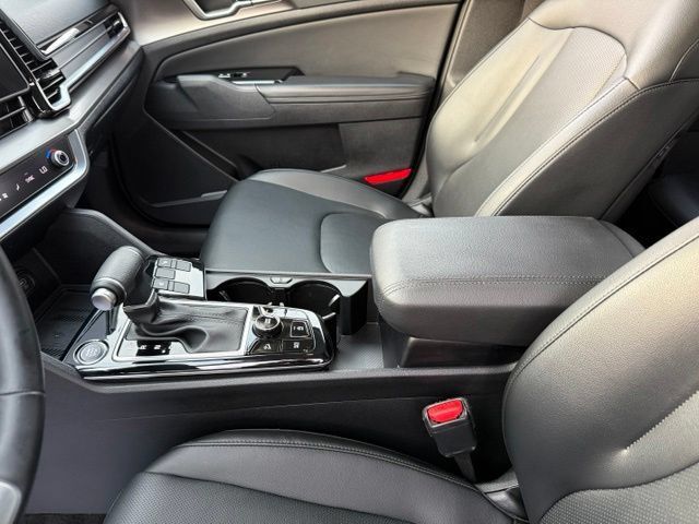 Used 2024 Kia Sportage EX FWD image 23