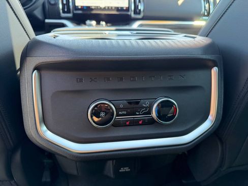 Used 2025 Ford Expedition Platinum w/ Stealth Performance Package AWD/4WD image 34