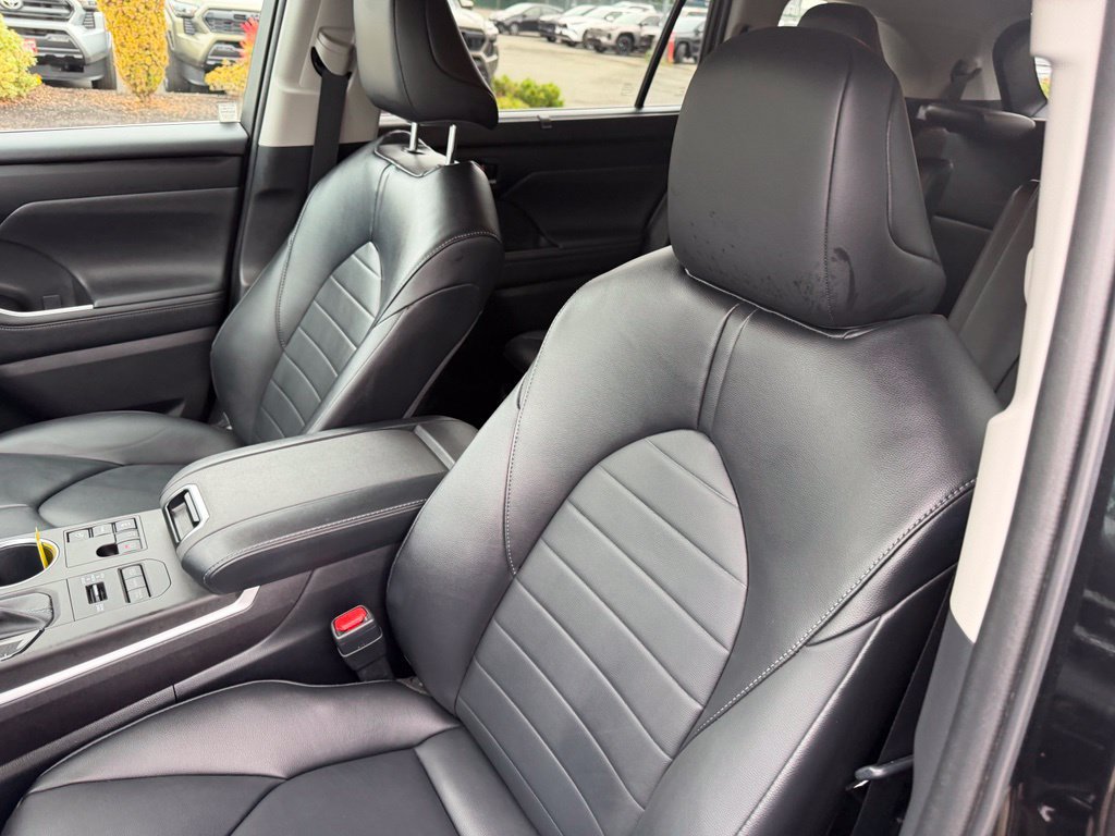 Used 2023 Toyota Highlander XLE AWD/4WD image 14