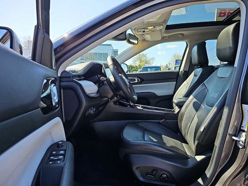 Used 2022 Jeep Compass Limited w/ Elite Group AWD/4WD image 15