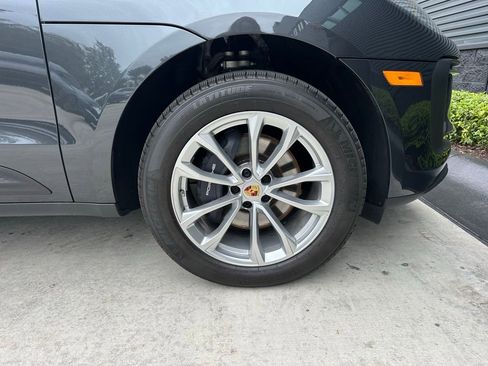 Certified 2025 Porsche Macan image 15