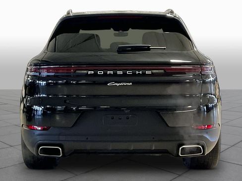 Used 2024 Porsche Cayenne image 4