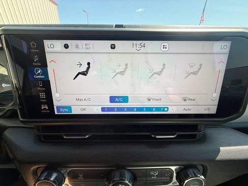 Used 2024 Jeep Wrangler Unlimited AWD/4WD image 30