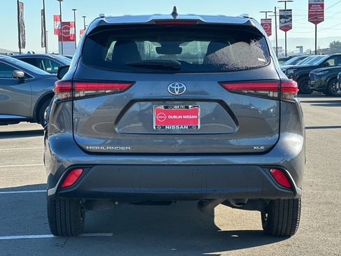 Used 2023 Toyota Highlander XLE image 5