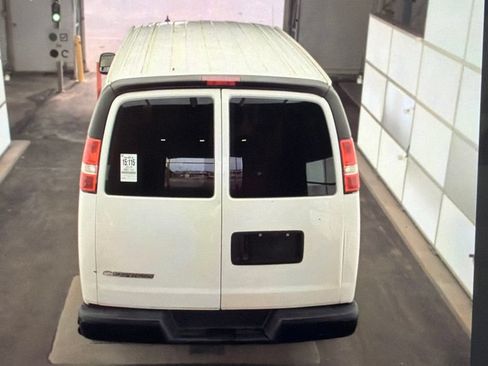 Used 2019 Chevrolet Express 2500 RWD image 3