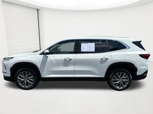 Used 2025 Buick Enclave Preferred AWD/4WD image 8