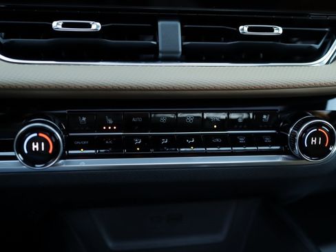 New 2026 Chevrolet Equinox ACTIV w/ Convenience Package III image 18