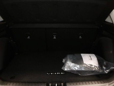 Used 2024 Hyundai Venue Limited FWD image 16