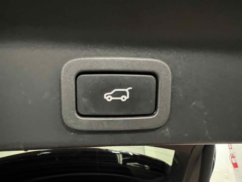 Used 2019 Jaguar F-PACE Prestige image 14