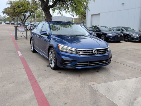 Used 2017 Volkswagen Passat 1.8T R-Line w/ R-Line Lighting Package image 2