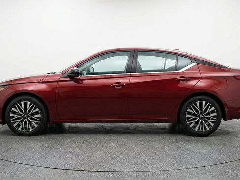 Used 2025 Nissan Altima 2.5 SV FWD image 5