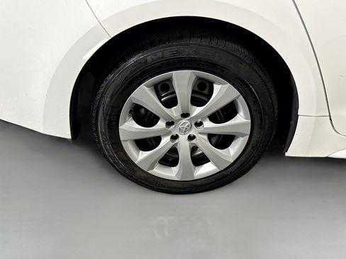Used 2022 Toyota Corolla LE FWD image 32