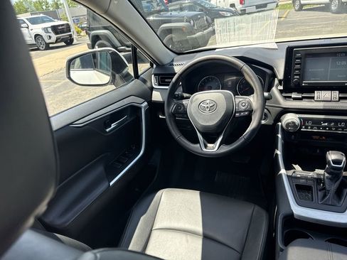 Used 2021 Toyota RAV4 XLE Premium FWD image 4