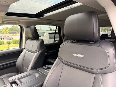 Used 2025 Ford Expedition Platinum AWD/4WD image 24