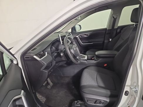 Used 2025 Toyota RAV4 XLE AWD/4WD image 13