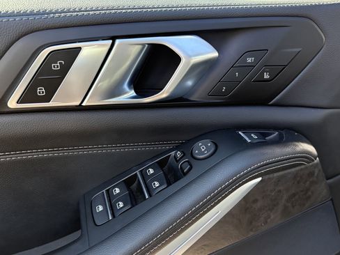 Used 2022 BMW X5 xDrive40i w/ M Sport Package image 17