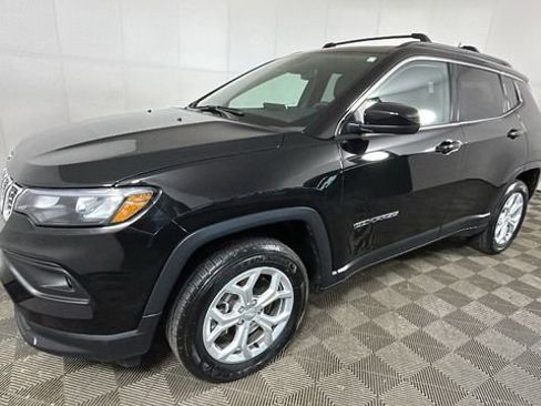 Used 2024 Jeep Compass Latitude w/ Sun and Sound Group AWD/4WD image 7