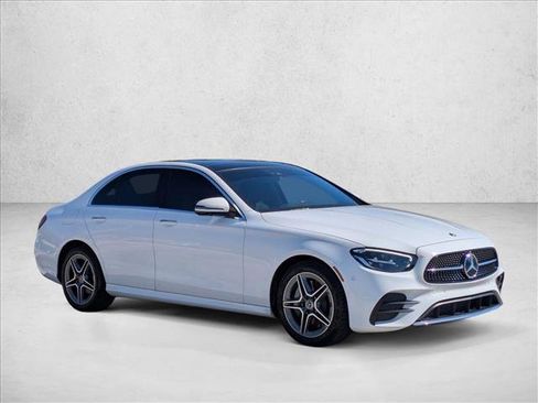 Used 2023 Mercedes-Benz E 350 4MATIC Sedan image 3