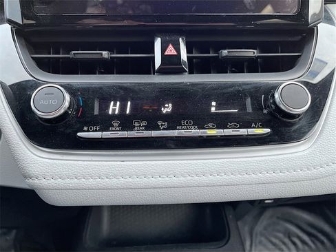 Used 2024 Toyota Corolla SE image 15