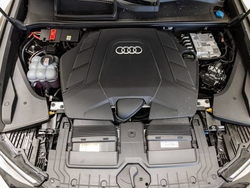 Used 2025 Audi Q8 Premium Plus w/ Premium Plus Package AWD/4WD image 3