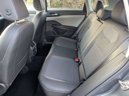 Used 2024 Volkswagen Taos SE image 14