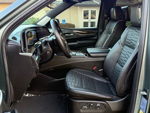 Used 2024 Cadillac Escalade ESV Sport Platinum w/ LPO, ONYX Package image 15