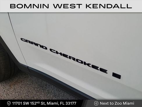 Used 2025 Jeep Grand Cherokee Limited w/ Black Appearance Package image 8