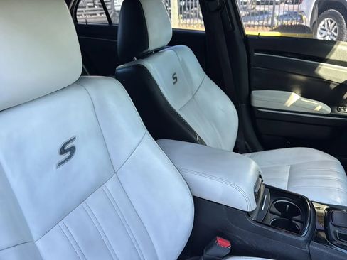 Used 2018 Chrysler 300 S image 10