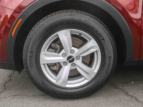 Certified 2025 Kia Sorento LX FWD image 13