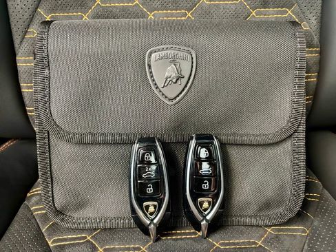 Used 2024 Lamborghini Urus S AWD/4WD image 34