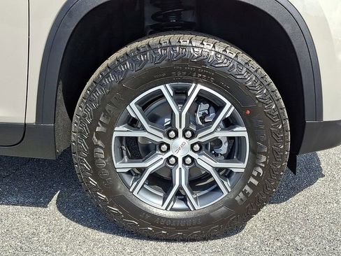 New 2026 GMC Acadia AT4 w/ LPO, Floor Liner Package AWD/4WD image 6