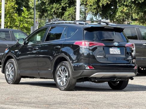 Certified 2018 Toyota RAV4 XLE AWD/4WD image 5