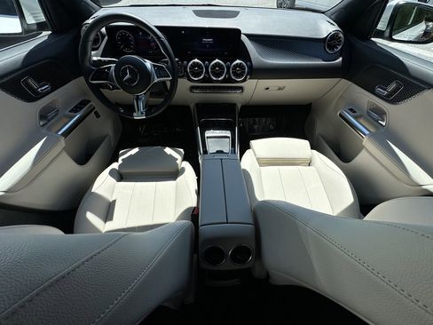 Certified 2025 Mercedes-Benz GLA 250 image 27