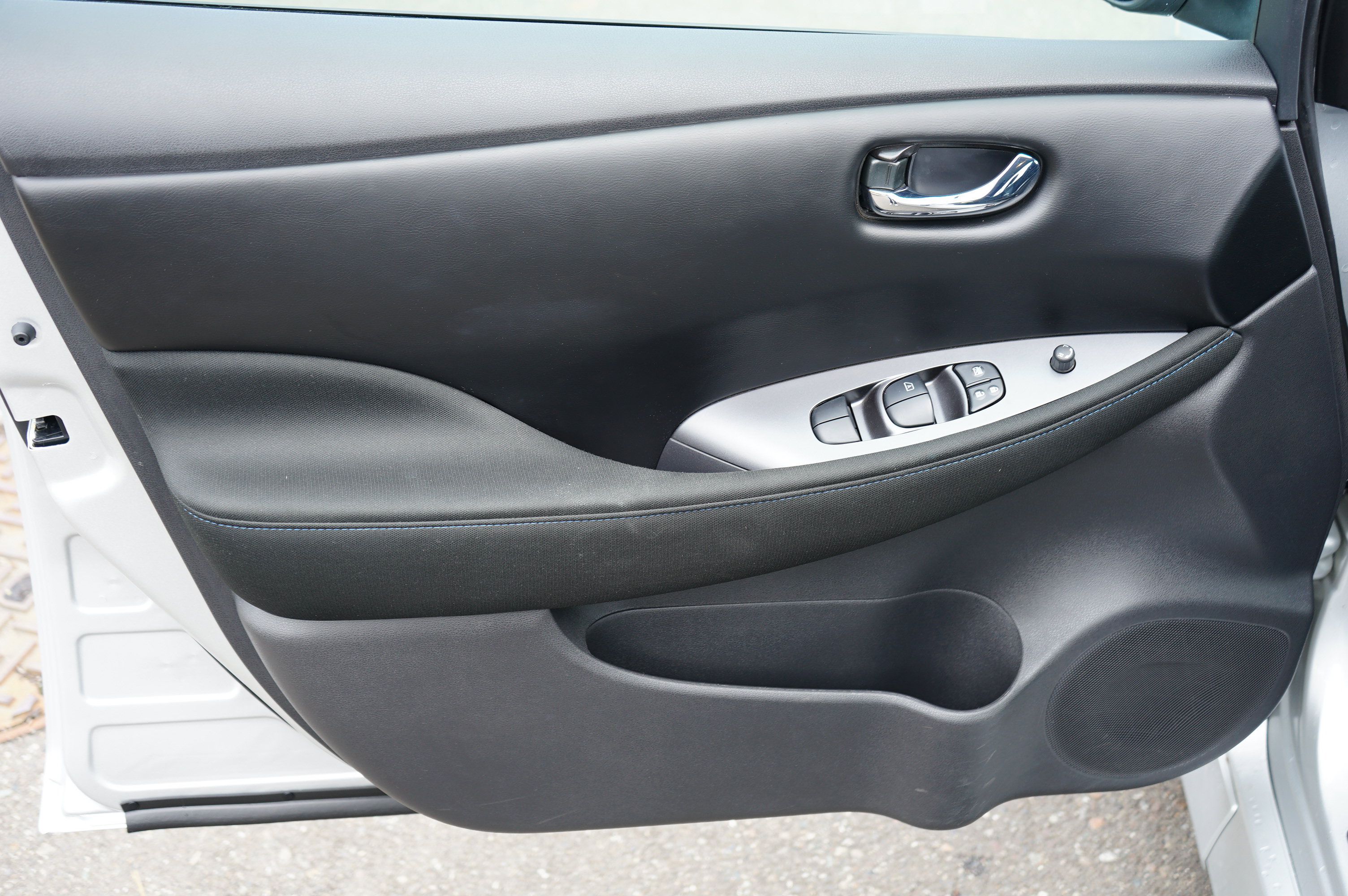 Used 2025 Nissan Leaf S FWD image 15
