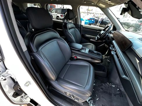 Used 2024 Kia EV9 Light Long Range RWD image 19