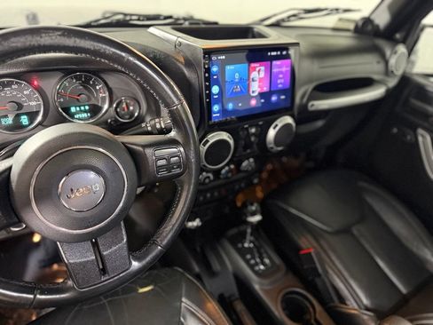 Used 2014 Jeep Wrangler Unlimited Sahara w/ Dual Top Group AWD/4WD image 16