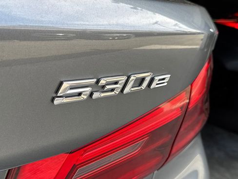 Used 2020 BMW 530e w/ Premium Package image 2