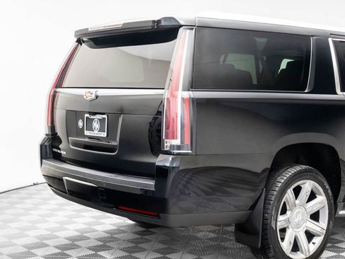 Used 2020 Cadillac Escalade ESV Luxury image 35