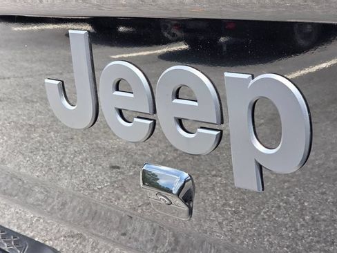 Used 2022 Jeep Gladiator Sport AWD/4WD image 31