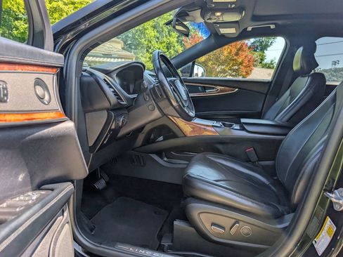 Used 2019 Lincoln Nautilus Reserve AWD/4WD image 25