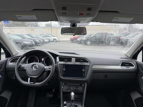 Used 2020 Volkswagen Tiguan SE image 14