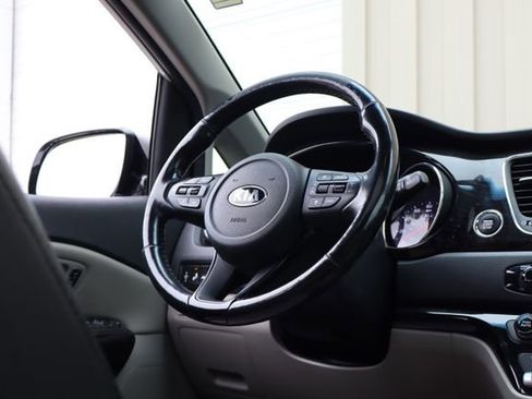 Used 2020 Kia Sedona SX FWD image 51